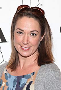 How tall is Elizabeth Marvel?